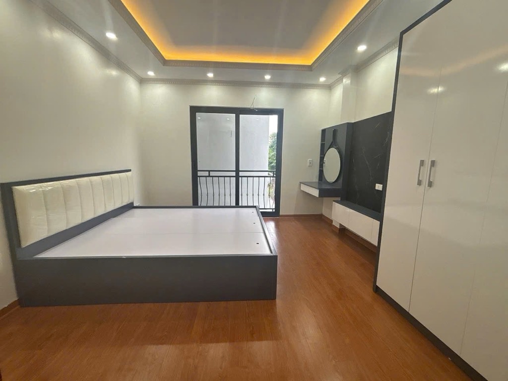 LIÊN MẠC -NHÀ MỚI- THANG MÁY- Ô TÔ 7 CHỖ ĐỖ CỔNG – CHỈ VIỆC XÁCH VALY VỀ Ở.